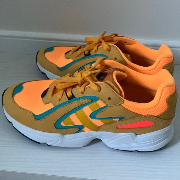 Adidas Sneakers Sz 7.5 - Picture 1 of 8